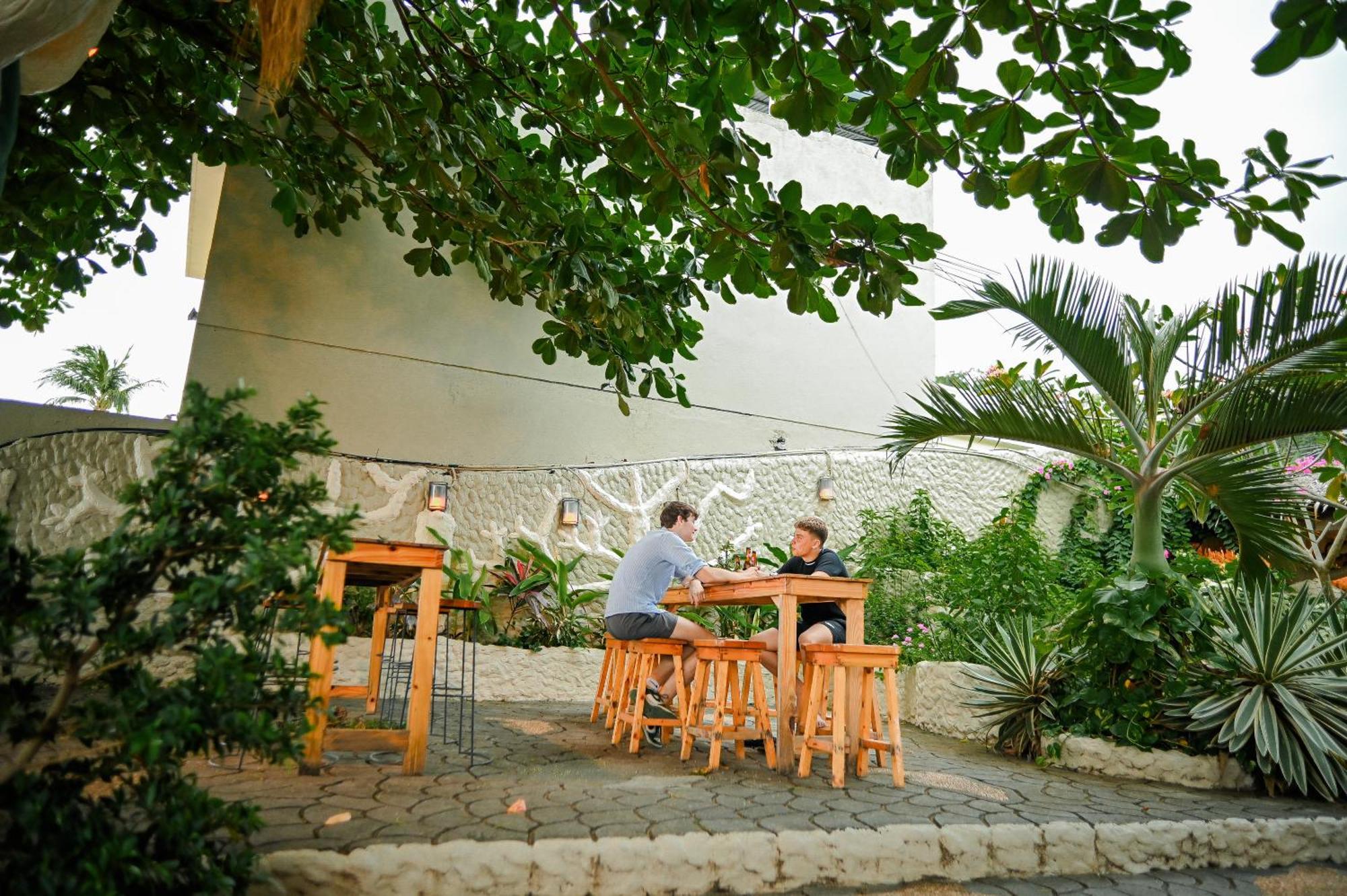 Garden Of Eden Dive Resort Пуэрто-Галера Экстерьер фото